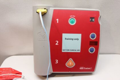 AED TRAINER 2 - Image 2